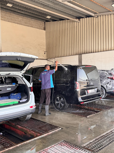 Professional high-pressure car wash